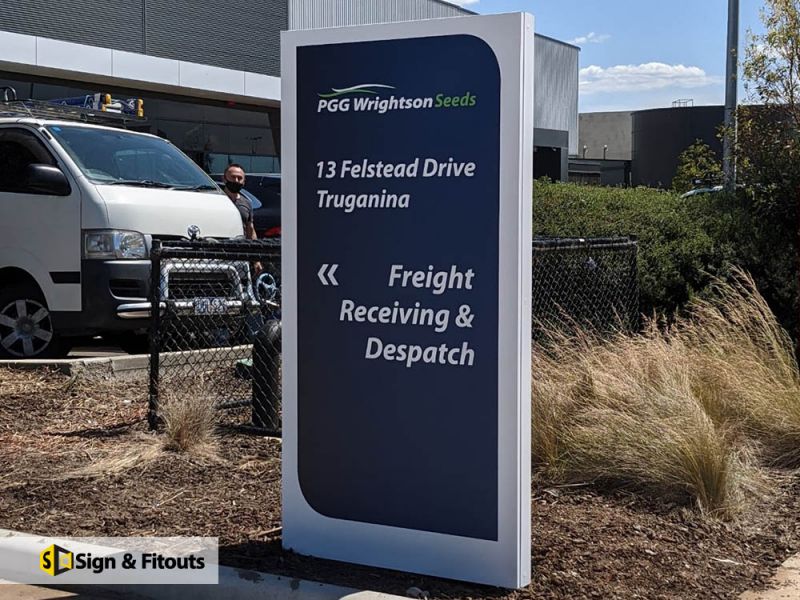 way finding pylon sign, Directional sign