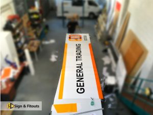 Banner sign fabrication, sign maker