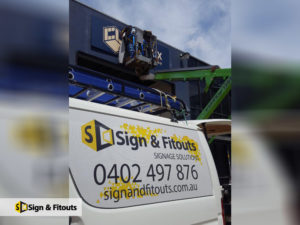 sign installation, Building sign