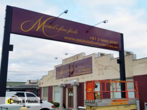 Pylon sign, Building sign, Business sign