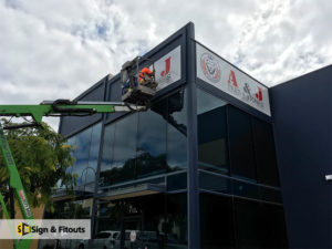 Building sign, sign installation, panel sign