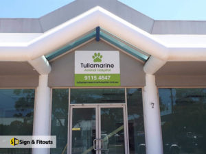 Building sign, panel sign